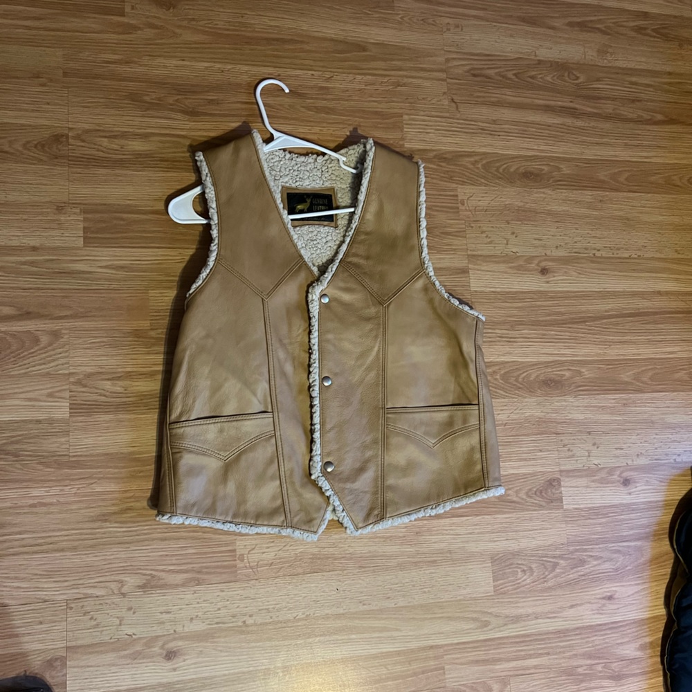 Sherpa lined vest size Large
